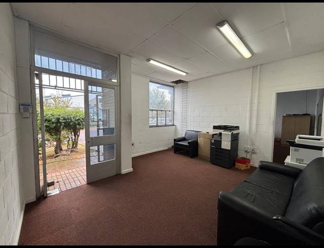1,171M² FACTORY TO LET IN MAITLAND